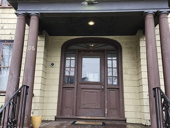 4th image of 106 Kenoza Ave APT 1