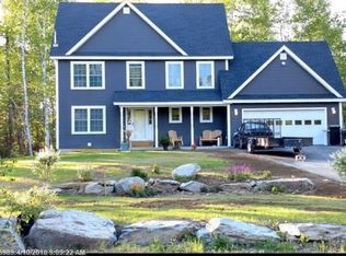 534 Woods Edge Rd, Hermon, ME 04401
