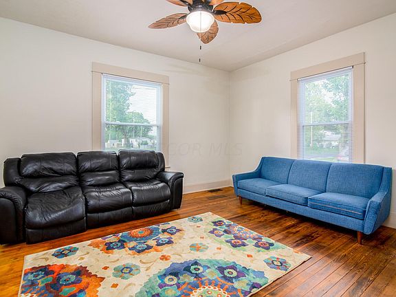 3rd image of 102 Roosevelt Ave