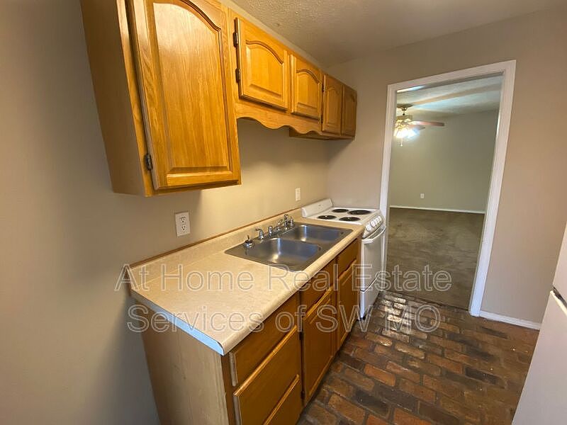 1st image of 313 W Grand St