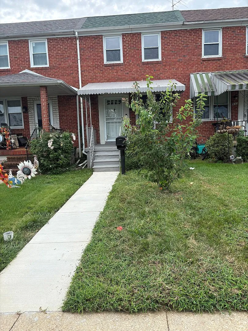 Charming 2 Bedroom/1 Bathroom Townhome in Essex, Baltimore, MD! — Photo 1