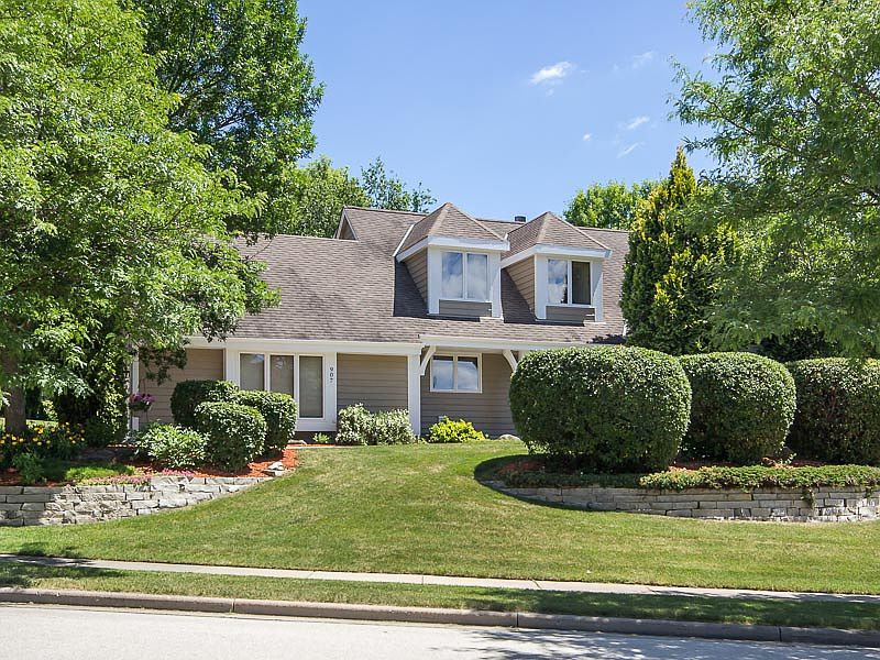 1st image of 907 S University Dr