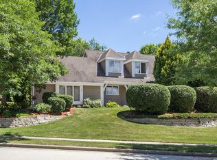 907 S University Dr, Waukesha, WI 53188