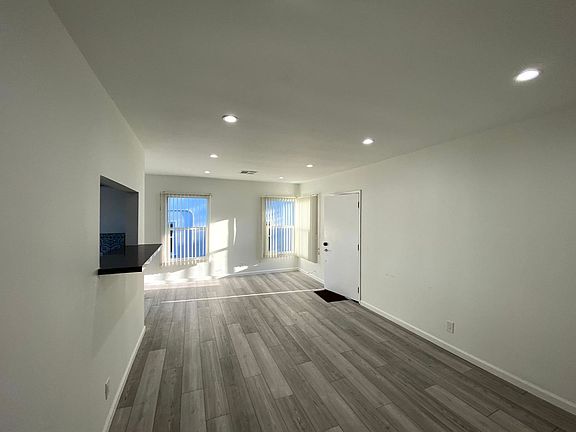4th image of 3936 Kentucky Dr #3940-1/2