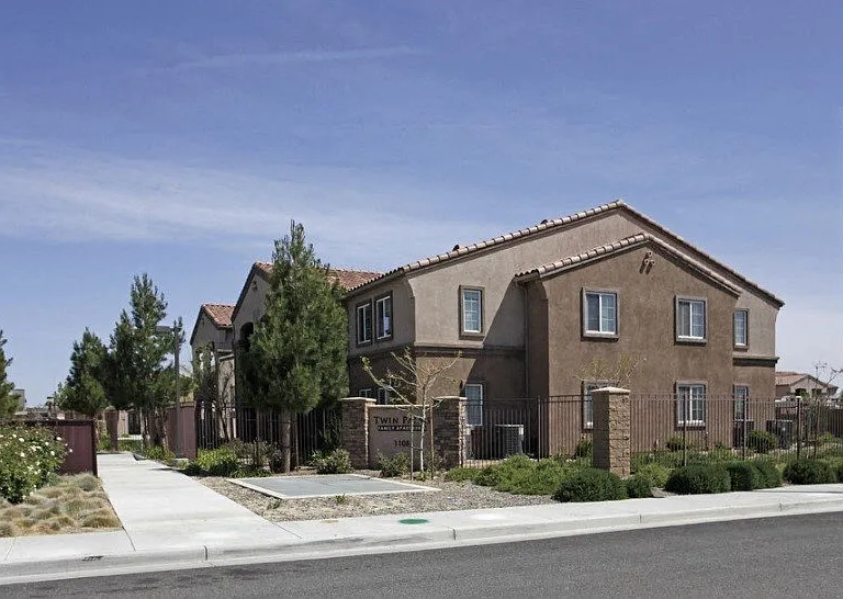 Twin Palm Apartments — Photo 16