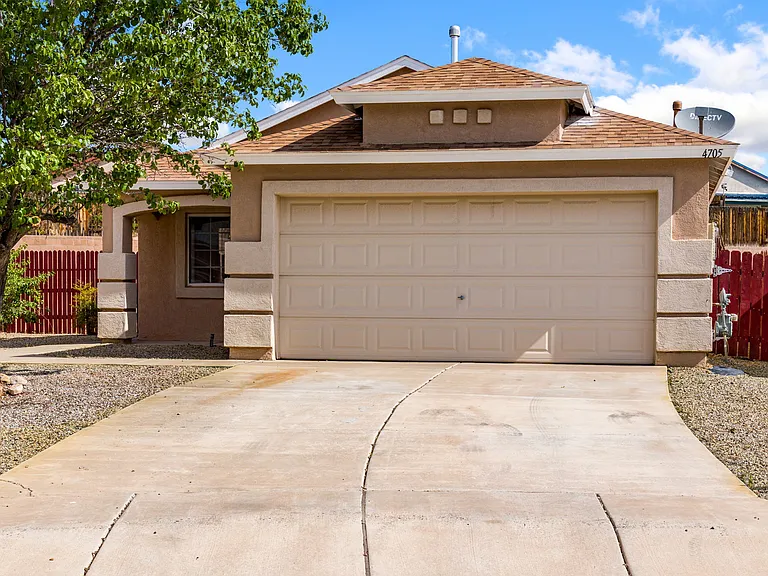 4705 Chow Ct NE — Photo 2