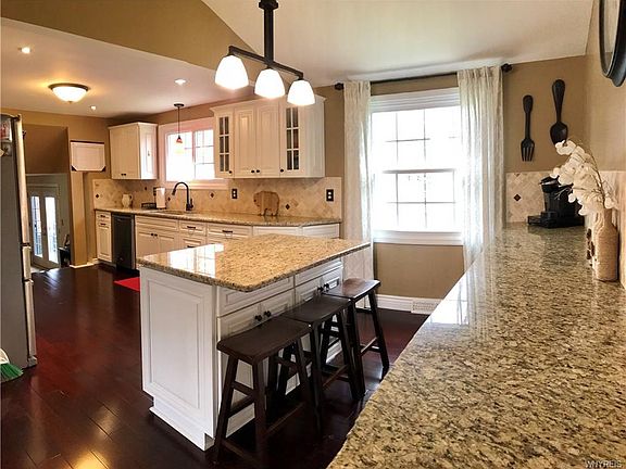 3rd image of 173 Montbleu Dr