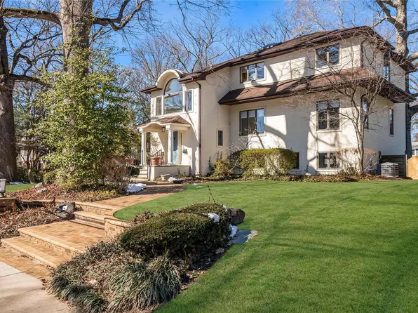 1 Davis Road, Port Washington, NY 11050