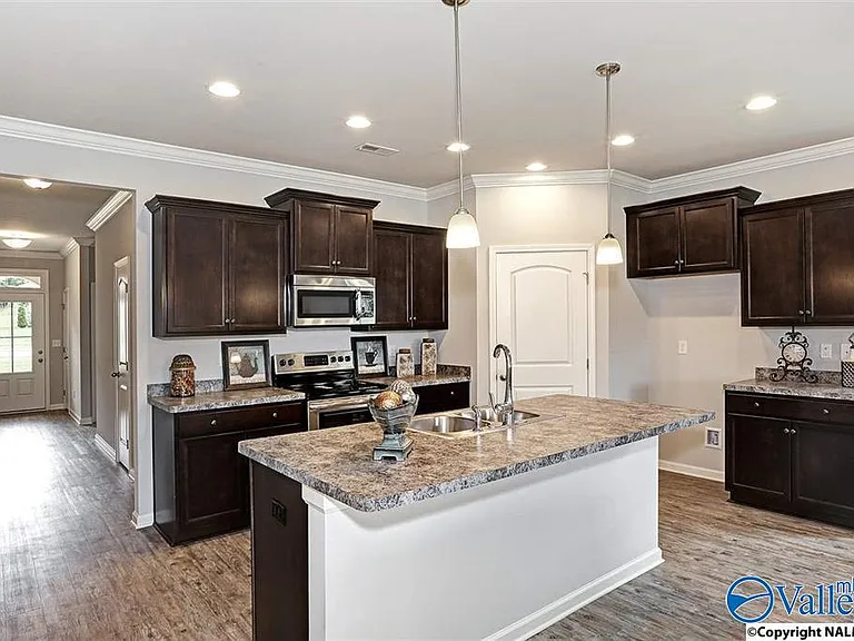 325 Acorn Grove Ln — Photo 2