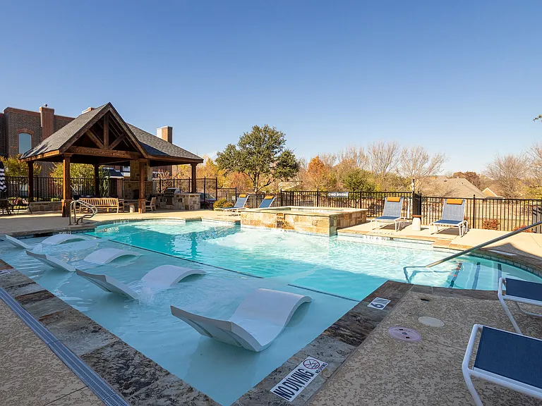 Varia at Highland Village — Photo 19