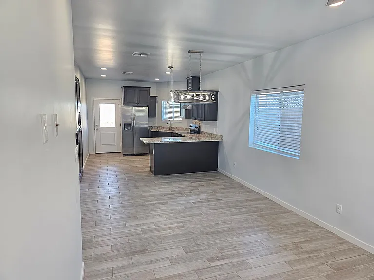 1598 N 9th Ave — Photo 10