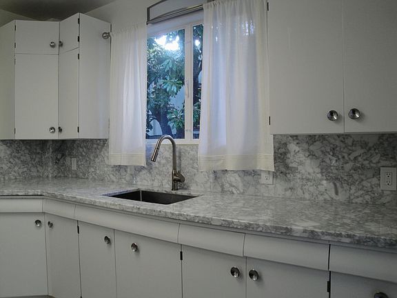 5th image of 1262 Nadina St