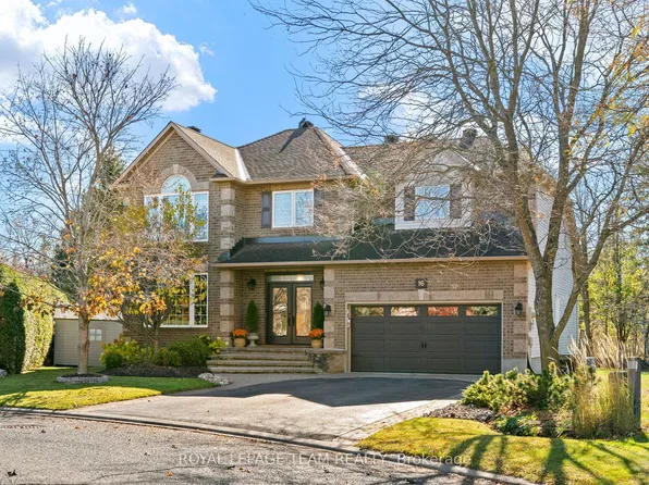 16 Sirocco Cres, Ottawa, ON K2S 1Z6