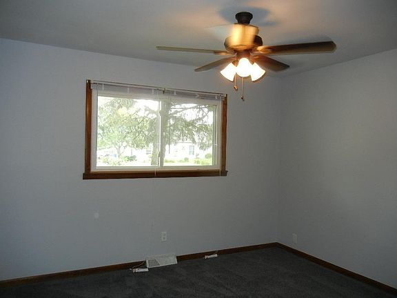 2nd Bedroom with new carpet.