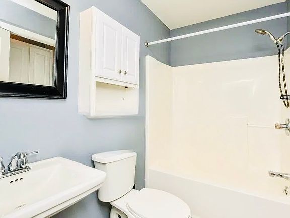 3rd image of 1092 Hampton Rd