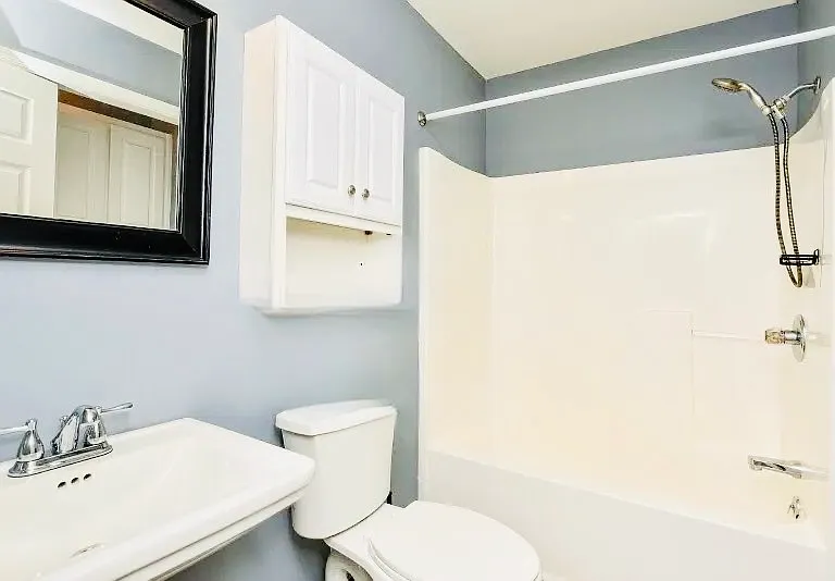 1092 Hampton Rd — Photo 3
