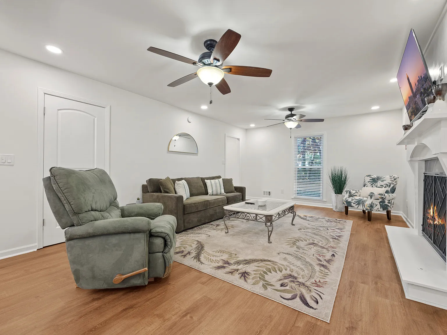 4 bed, 2634 sqft, $5,500 — Photo 1
