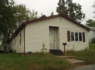 417 N Carrier St, Morganfield, KY 42437