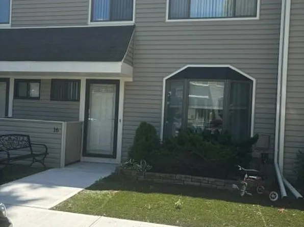 16 Berry Ct, Staten Island, NY 10309