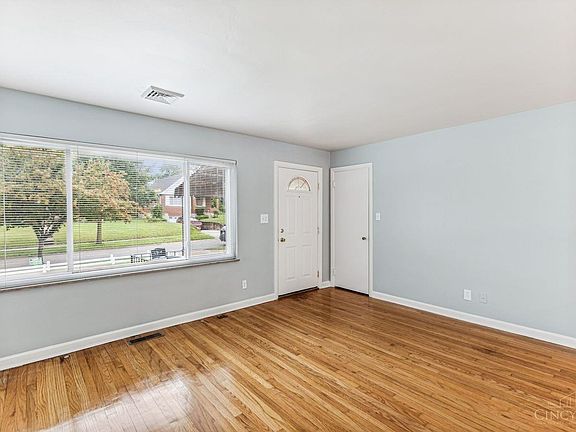 2nd image of 4890 Oaklawn Dr