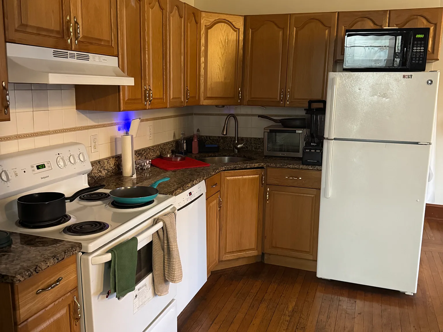 3 bed, 999 sqft, $4,200 — Photo 2