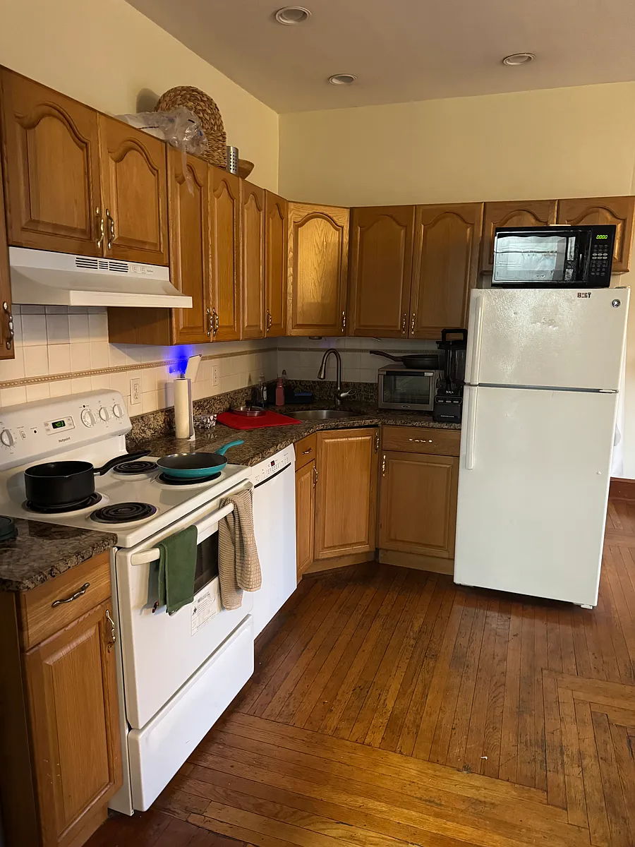 Building Photo - 23 Gibbs St #5