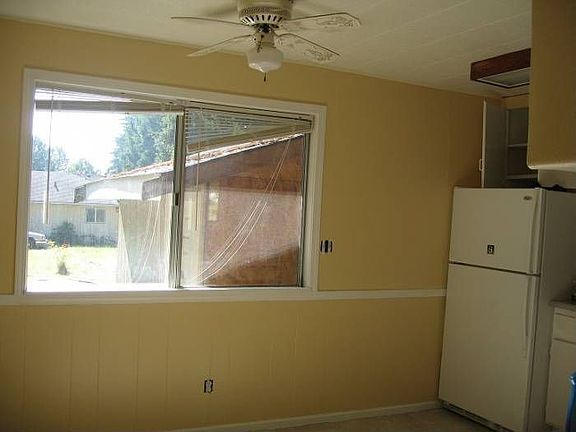 kitchen w/dinning area
