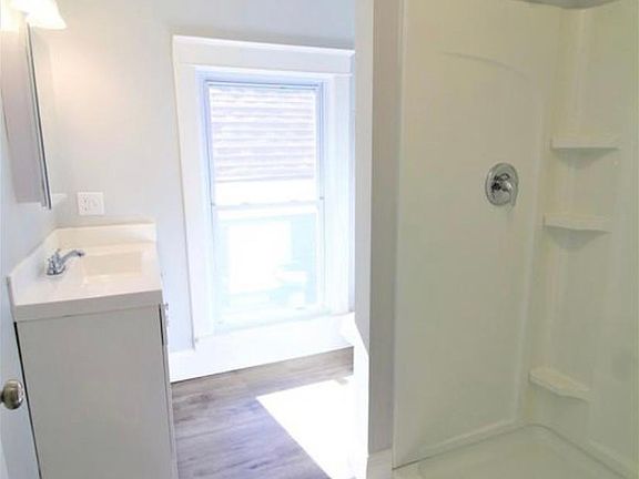 4th image of 1022 Washington Ave #1/2