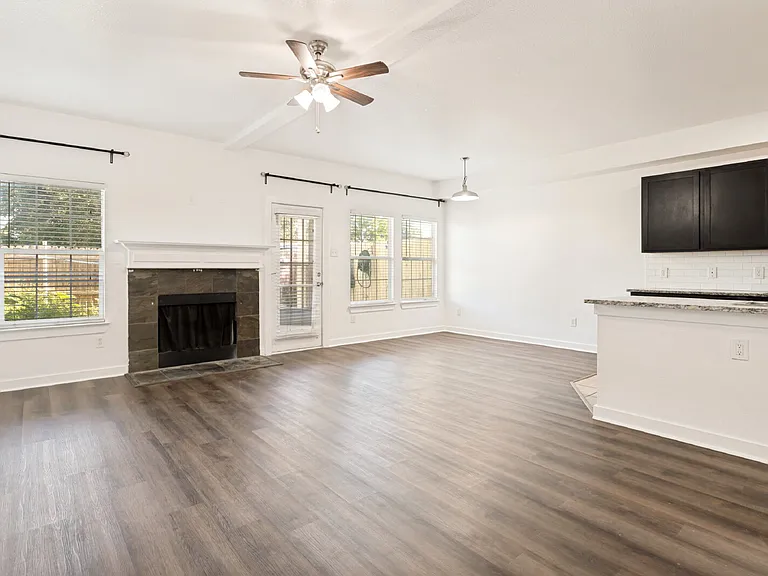 12503 Bay Ave — Photo 6