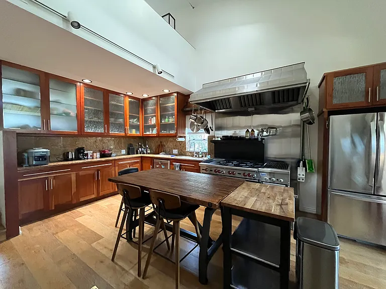 560 Westminster Ave #2 — Photo 8
