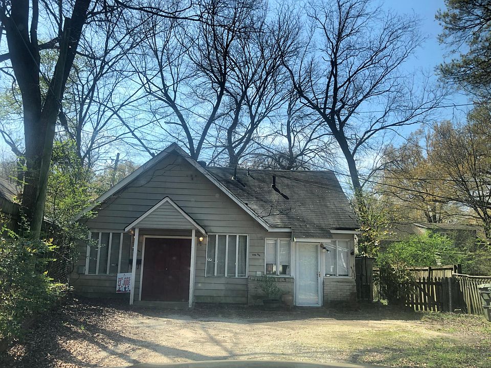 Great Hidden Guesthouse with Private Shady Fenced Backyard with Gate and Deck