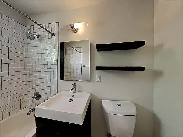 880 N Highland Ave NE #B4 — Photo 12