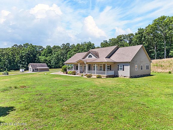 2nd image of 371 Pin Oak Dr