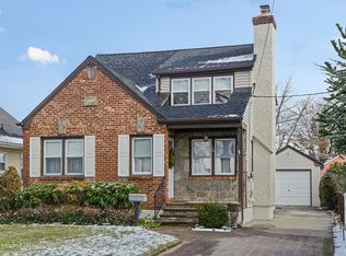 16 Lafayette Ave, Lynbrook, NY 11563