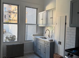 205 N 5th St APT 1R, Brooklyn, NY 11211