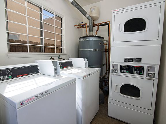 4th street Apartments Resident Laundry Facility