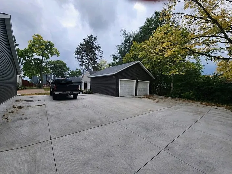 420 Franklin St — Photo 10