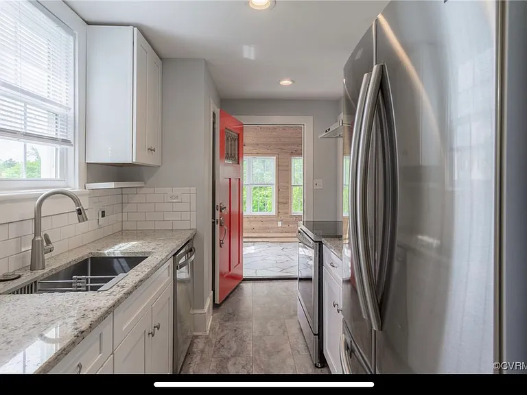 220 Tuckaway Ln — Photo 5