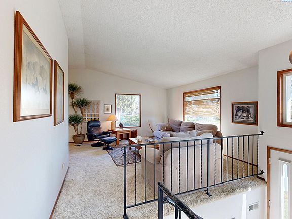 2nd image of 1285 SE Earthtone Ct