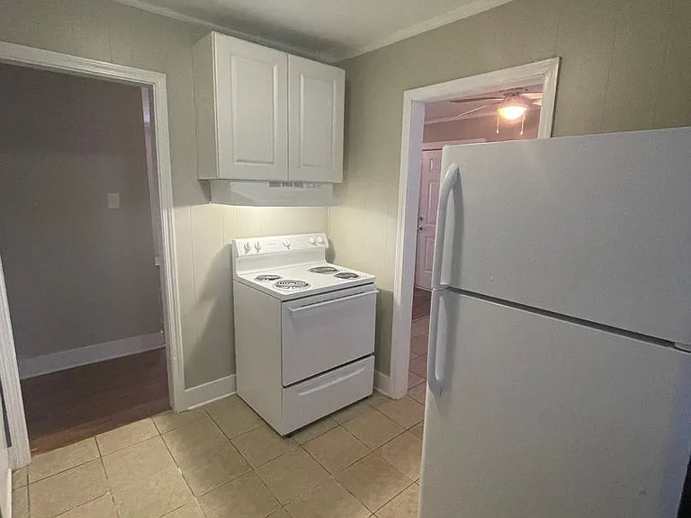 1131 Amelia Ave — Photo 6