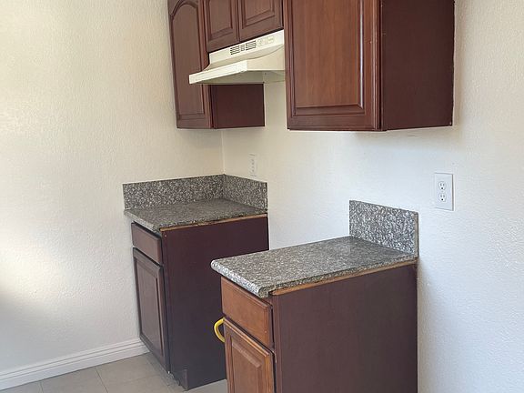2nd image of 320 E Pearl St APT D