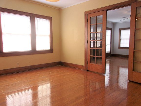 4th image of 701 NE 15th St APT 4