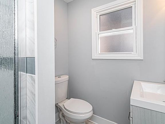 3rd image of 6108 N Rockwell St #1