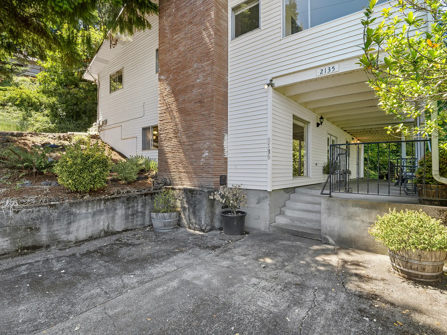 2 bed, 1.5 bath, 1472 sqft, $2,400 — Photo 2