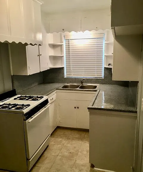 2501 Shakespeare St #5 — Photo 5