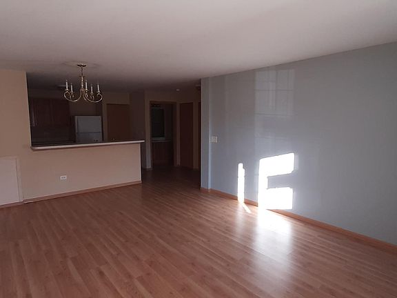 4th image of 303 Silverstone Dr