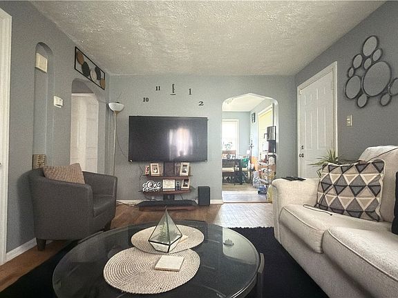 5th image of 20706 Raymond St