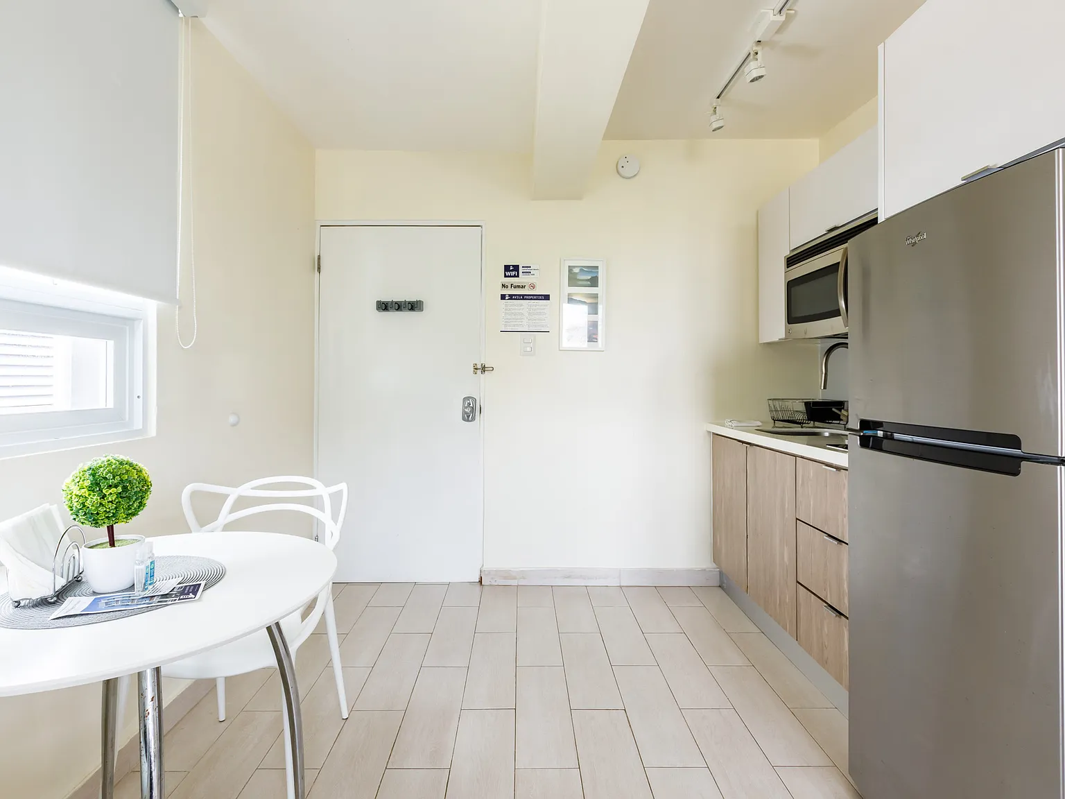 Studio, 450 sqft, $2,300 — Photo 3