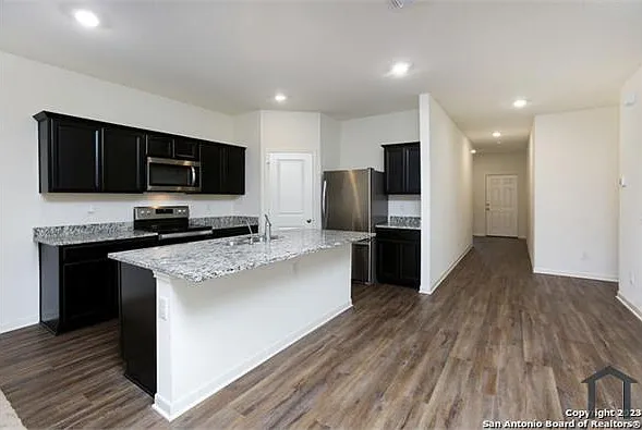 12530 Larissa — Photo 2