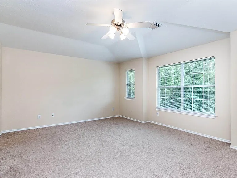207 N Burberry Park Cir — Photo 15